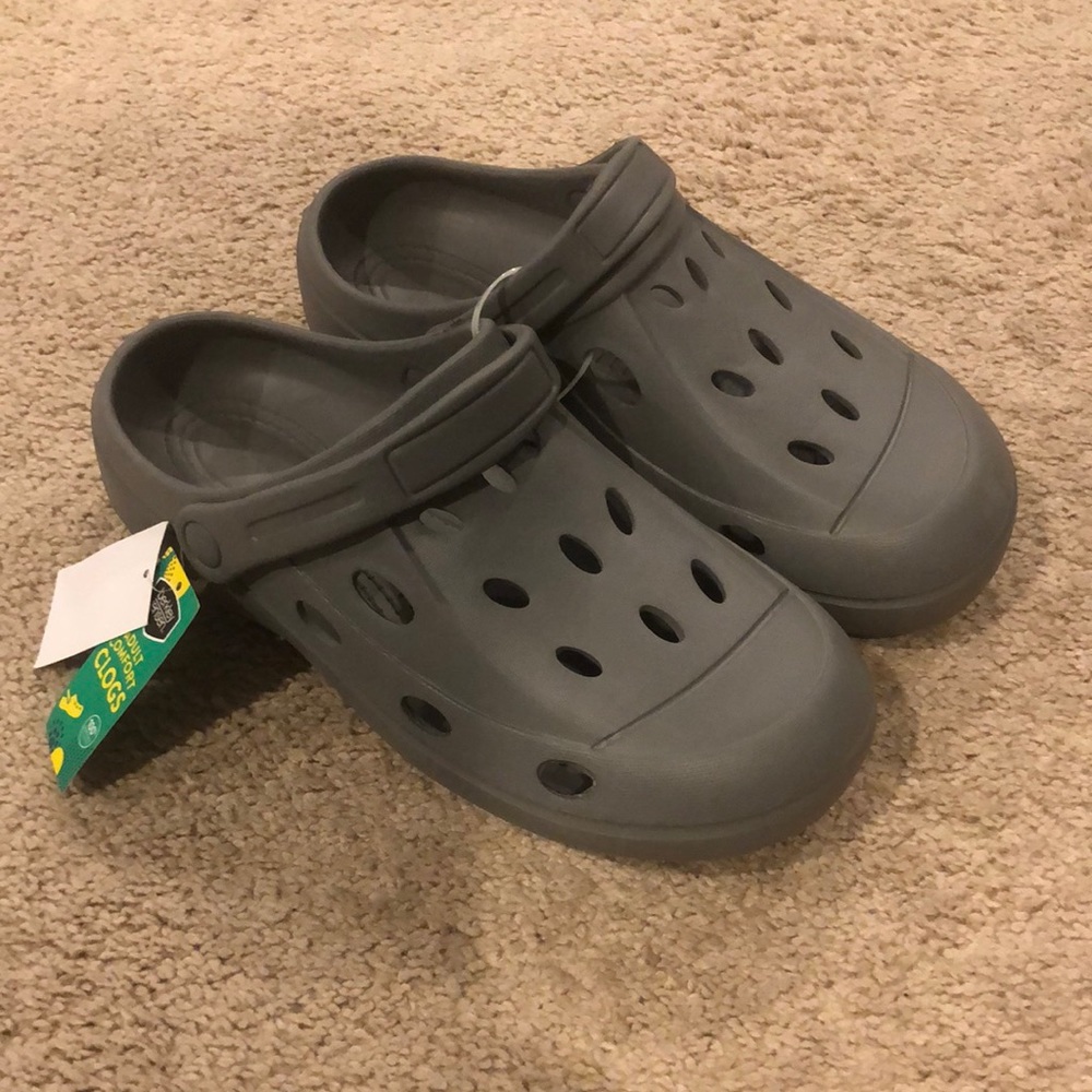 Berkeley Jensen Adult Comfort crocs